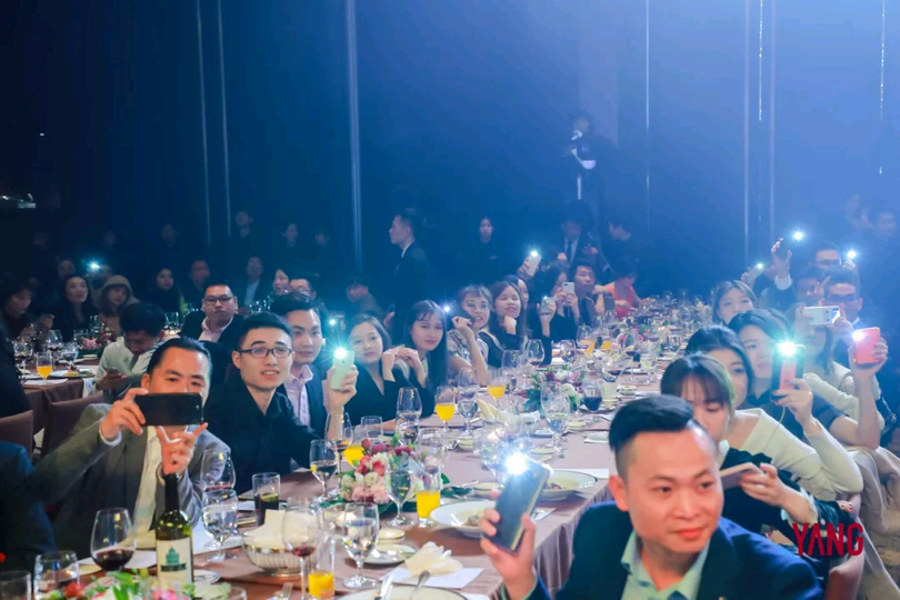 杨邦胜公司2020年会春晚_歌声令人陶醉