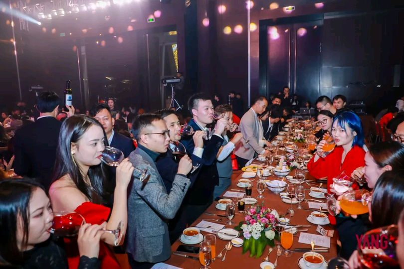 杨邦胜公司2020年会_干杯喝起来