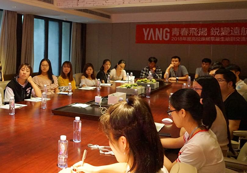 培训会现场,同学们聆听导师们的专业分享 培训会现场,同学们聆听导师们的专业分享