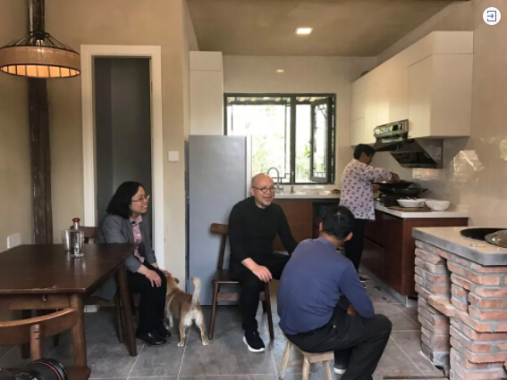 杨邦胜先生为南京最美女教师公益改造小平房